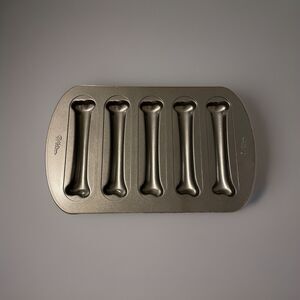 Wilton Dog Bone Baking Pan Cookies Treats Biscuits 5 Bone Nonstick Pan